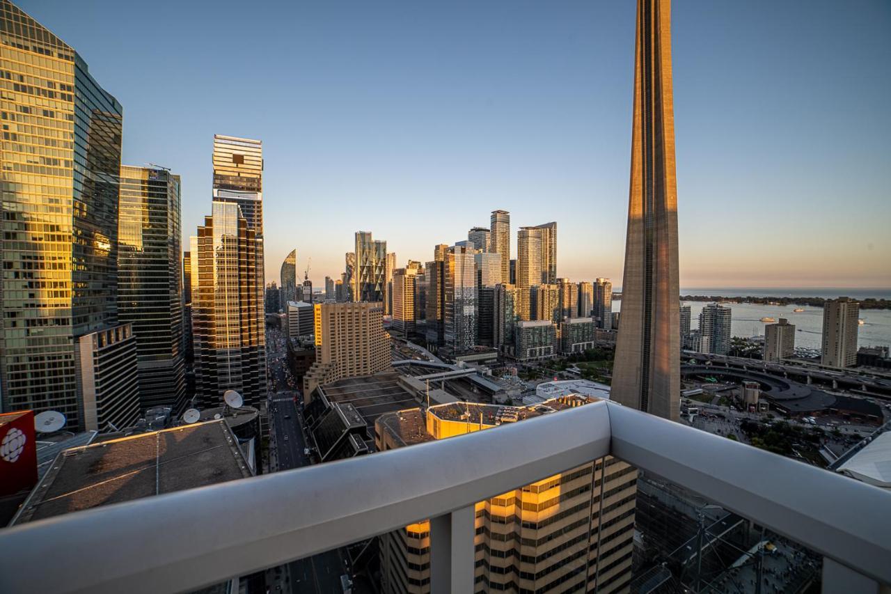 Designer Condo W/ Cn Tower View & Parking Toronto Exteriör bild
